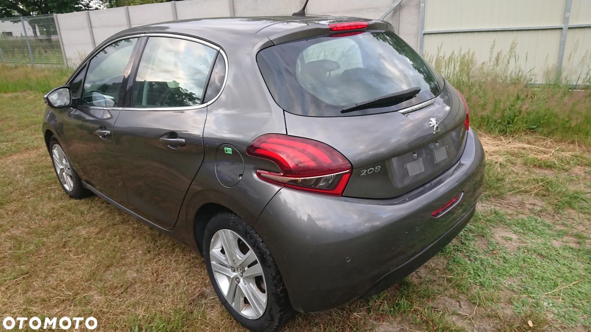 Peugeot 208 - 14