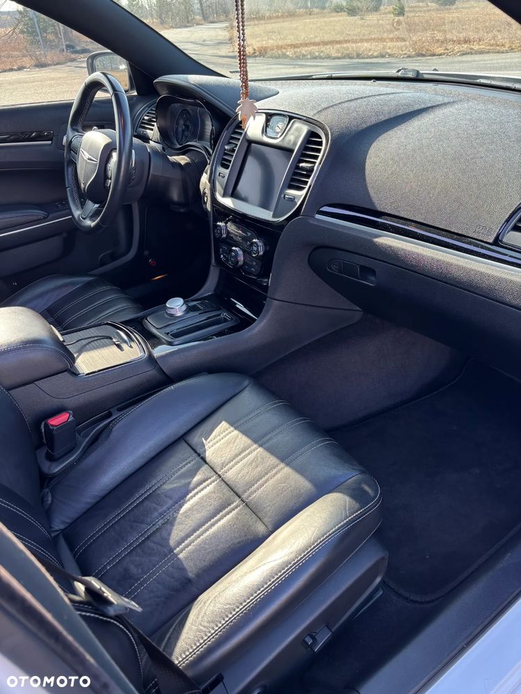 Chrysler 300s - 11