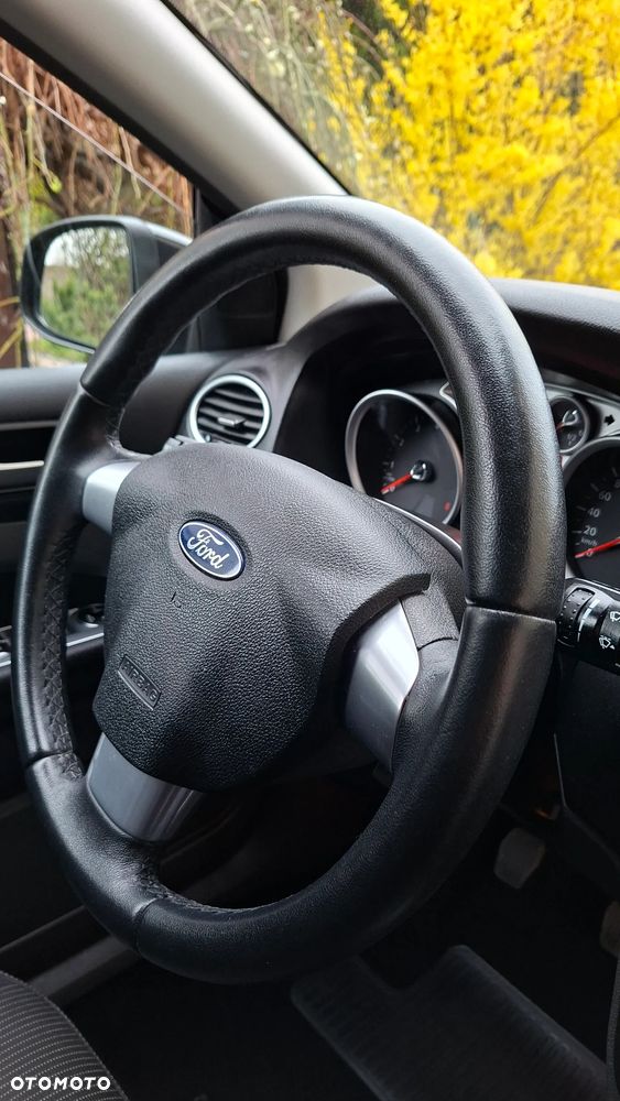 Ford Focus 2.0 16V Titanium - 29