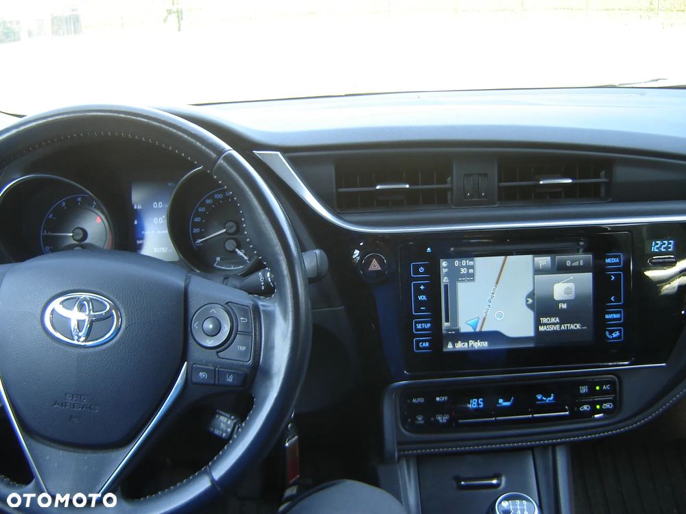 Toyota Auris 1.6 Premium - 33