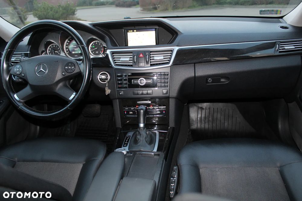 Mercedes-Benz Klasa E 250 CGI BlueEFFICIENCY 7G-TRONIC Avantgarde - 20