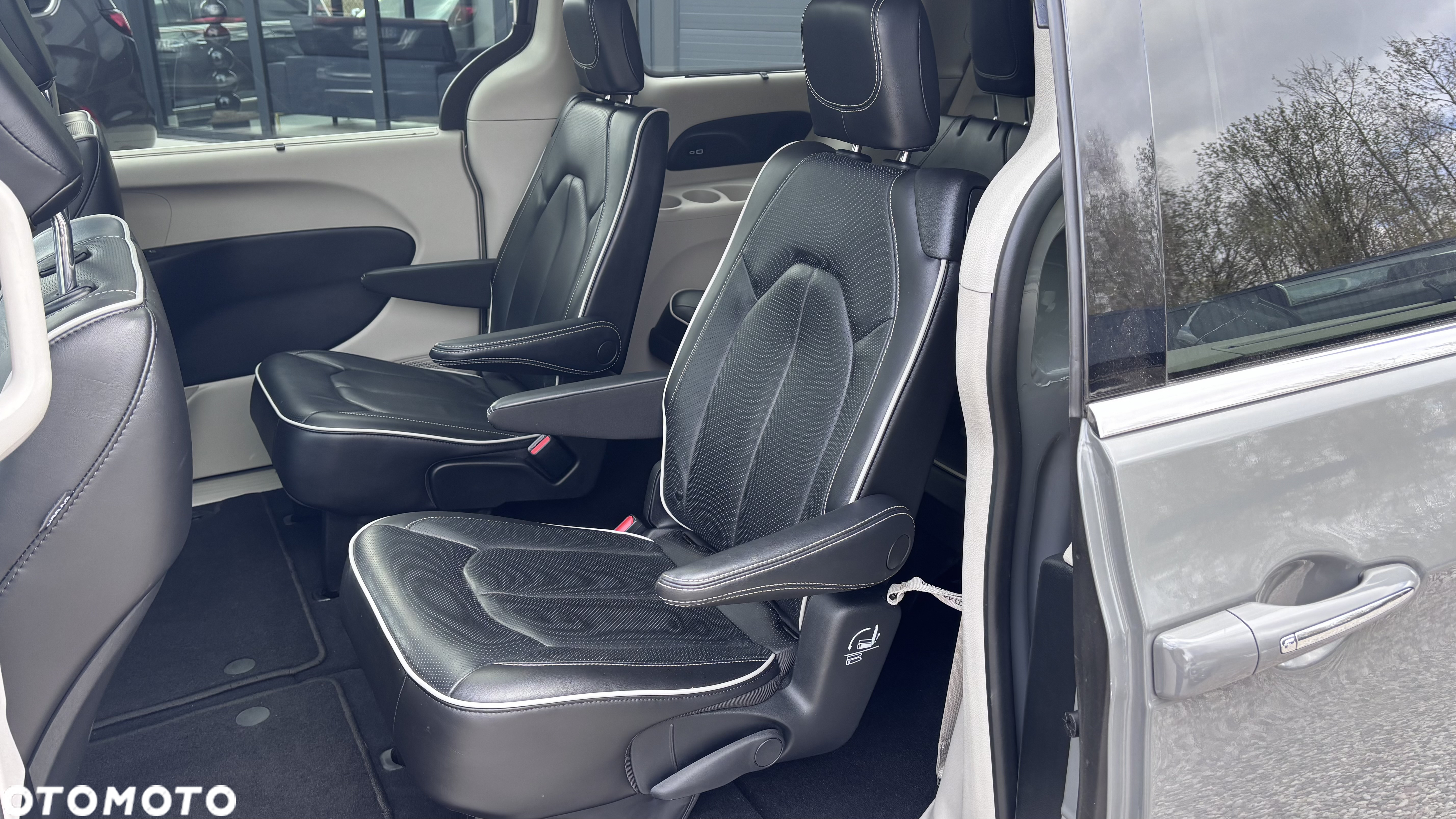 Chrysler Pacifica - 14