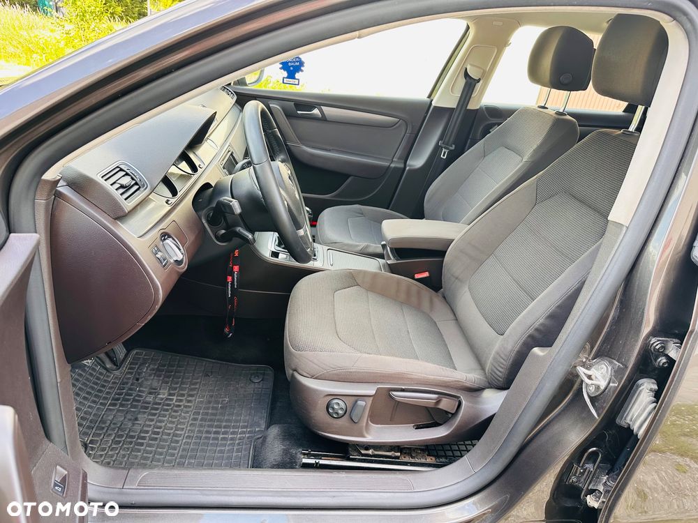 Volkswagen Passat 1.6 TDI Comfortline - 26