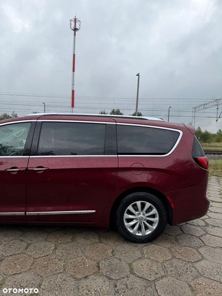 Chrysler Pacifica - 4