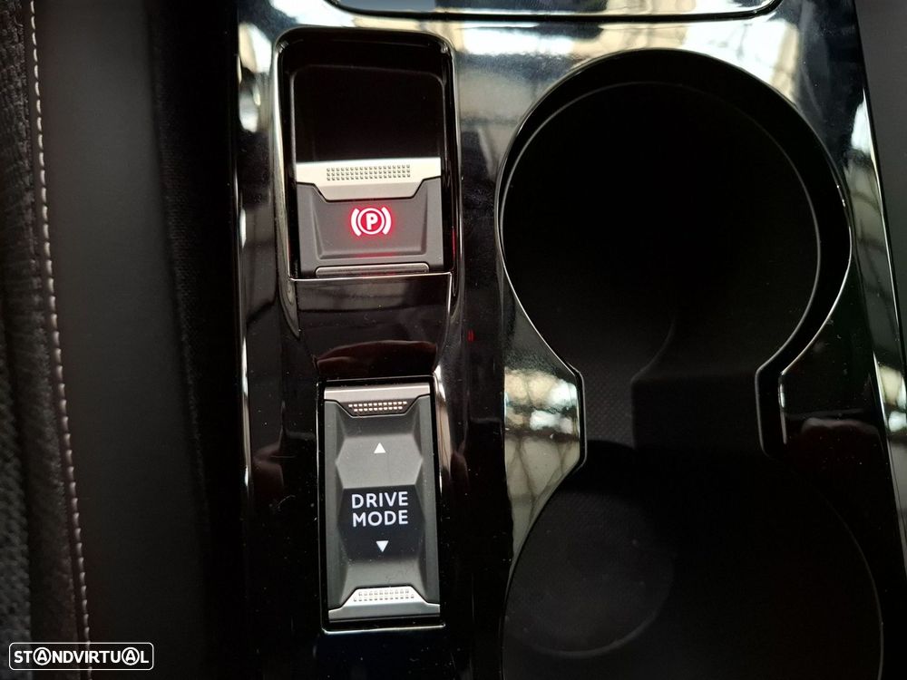 Peugeot 208 1.2 Hybrid Allure e-DCS6 — fotografia 20