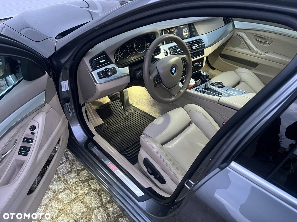 BMW Seria 5 520d xDrive - 27