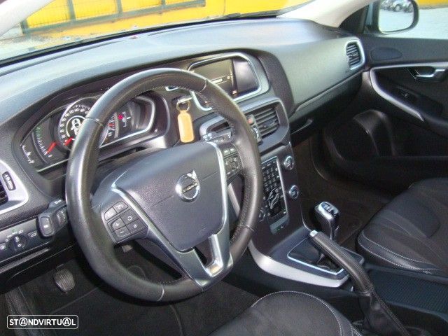 Volvo V40 2.0 D3 R-Design Momentum - 24