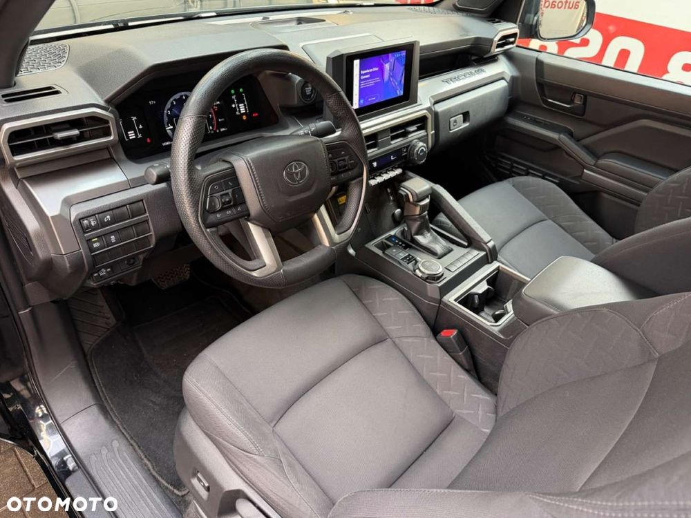 Toyota Tacoma - 25