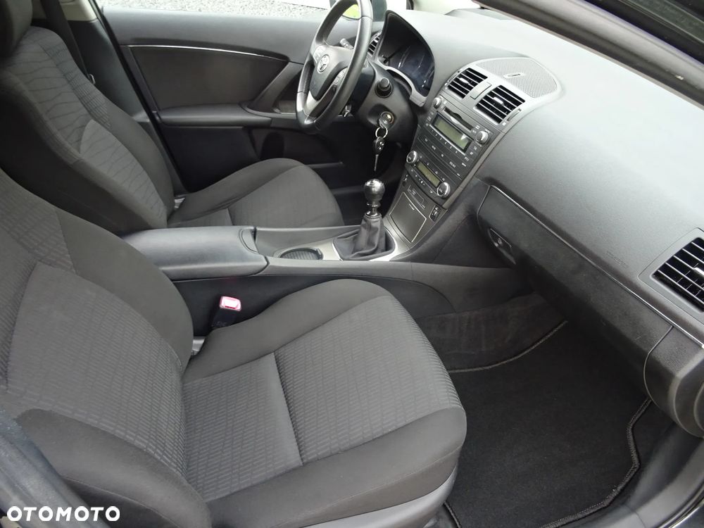 Toyota Avensis - 32