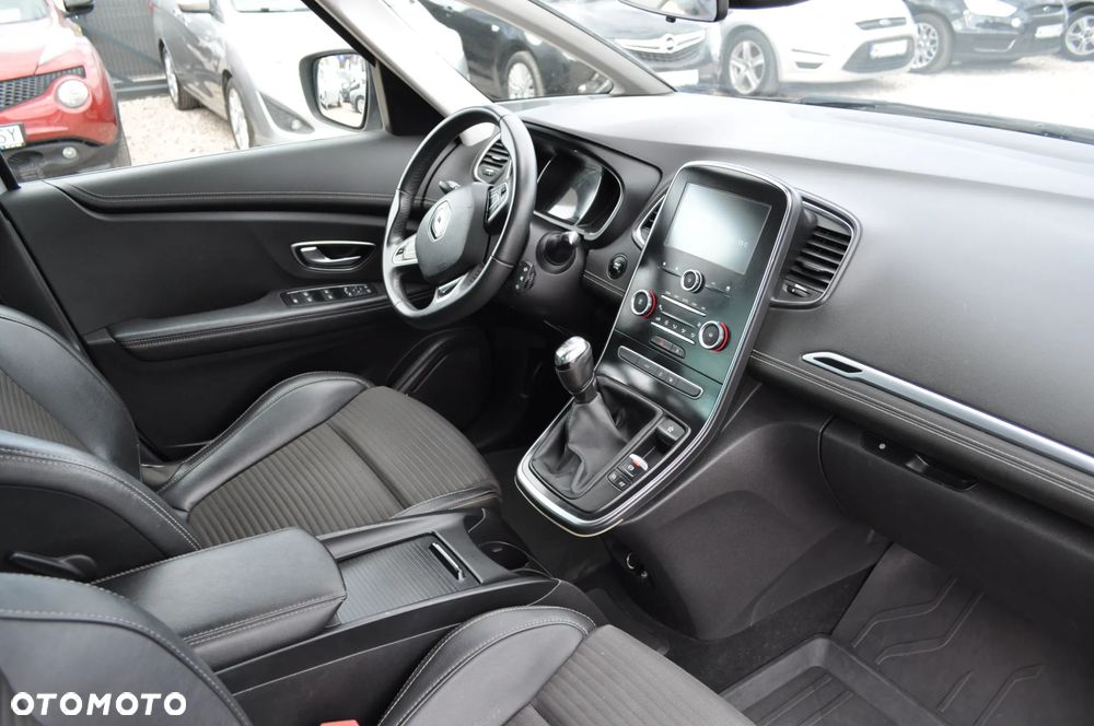Renault Grand Scenic - 17