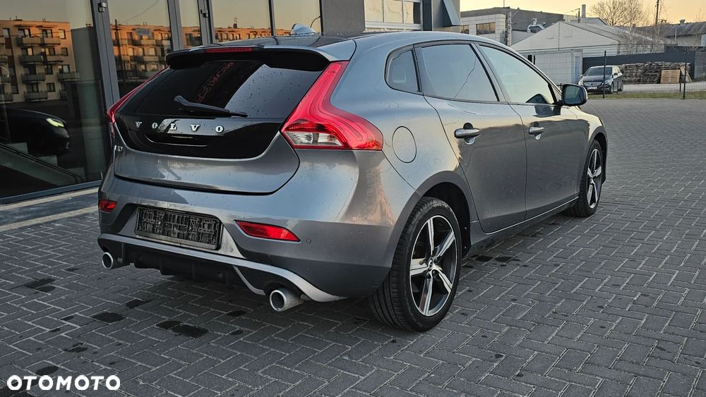 Volvo V40 D2 Drive-E R-Design Momentum - 23