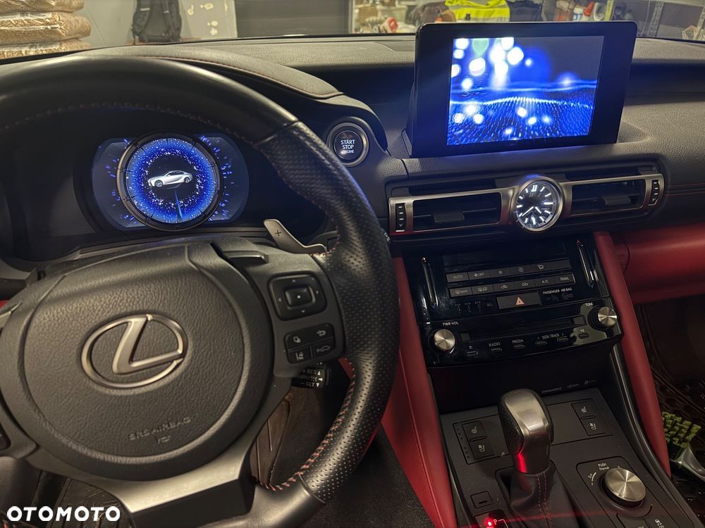 Lexus IS 200t / 300 F Sport - 10