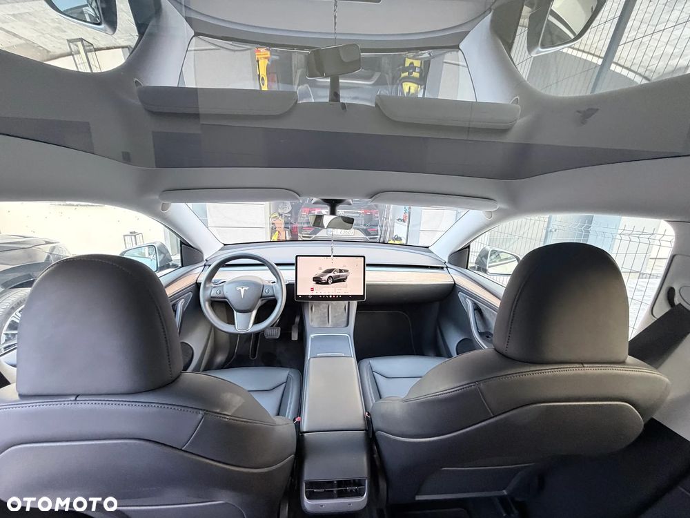 Tesla Model Y Long Range AWD - 16