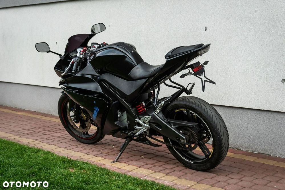Yamaha YZF - 4