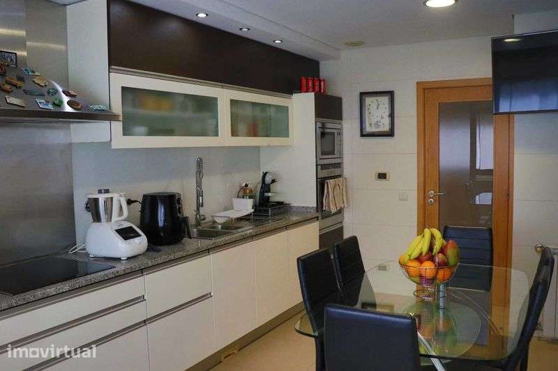 Apartamento T3 com 146m² – Localização Privilegiada em Rio Tinto - Grande imagem: 4/12