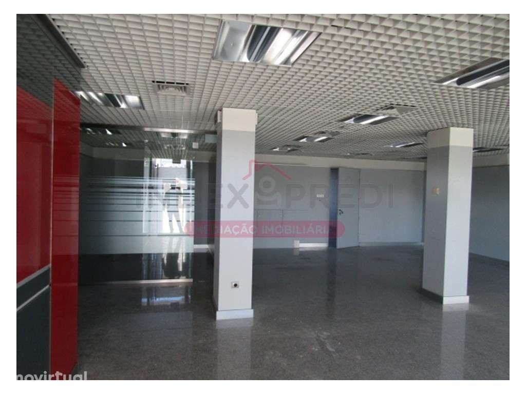 Loja Central com Montras - Carregal do Sal - Grande imagem: 3/14