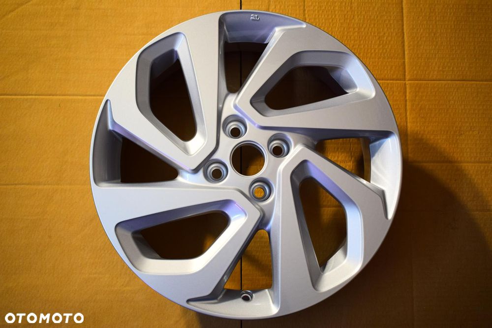 TOYOTA 17'' Aygo X Nowy Model! Oryginał! Nowa! - 1