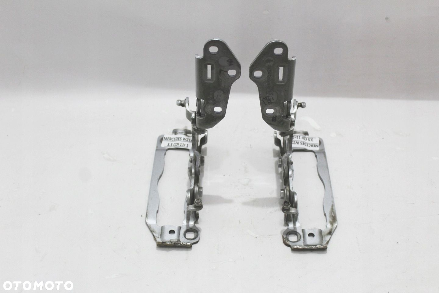 Zawiasy maski komplet prawy  lewy para Mercedes CLS W218 kolor 775 - 8