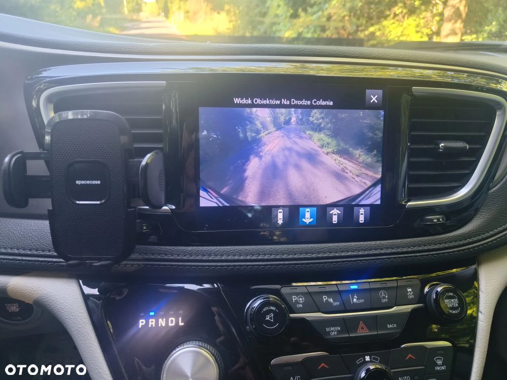 Chrysler Pacifica - 31