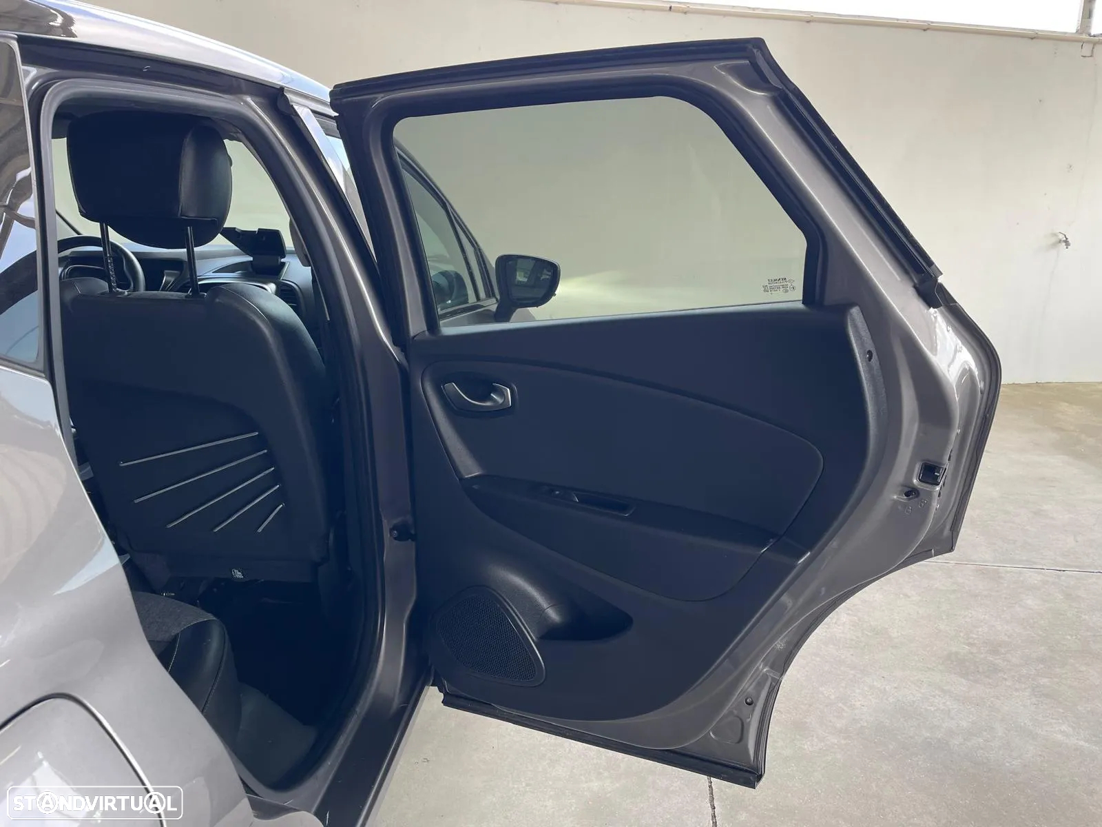 Renault Captur 1.3 TCe Exclusive - 38
