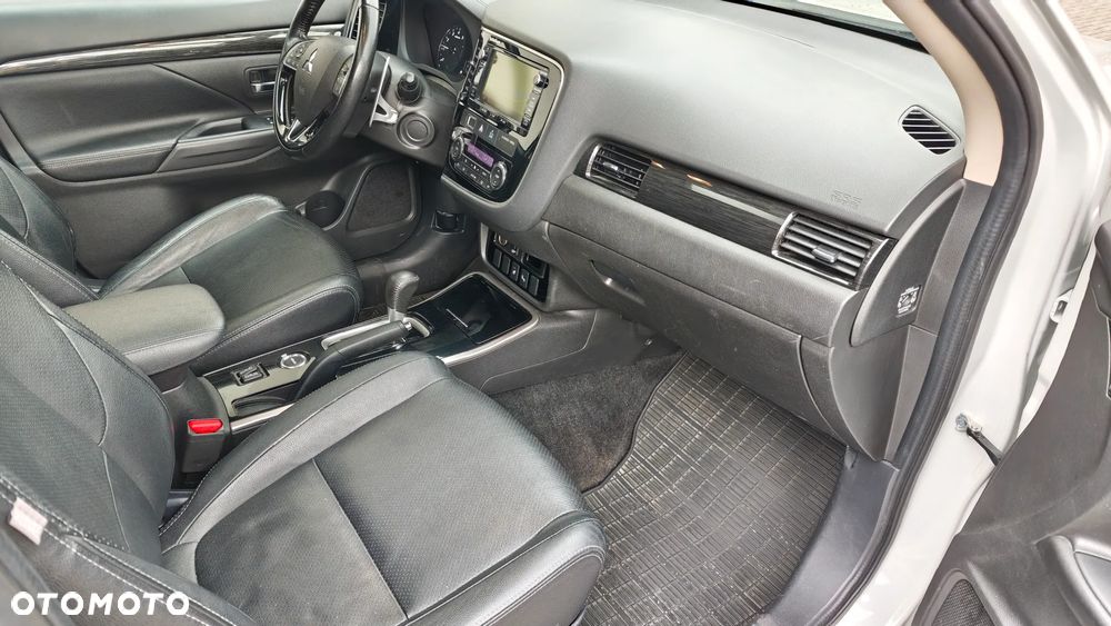 Mitsubishi Outlander 2.0 4WD CVT Diamant Edition+ - 17