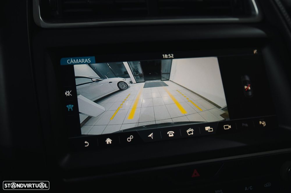 Jaguar E-Pace 2.0 i4D R-Dynamic - 31