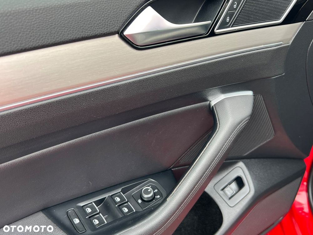 Volkswagen Passat Variant 2.0 TDI SCR DSG (BlueM Tech) Highline - 22