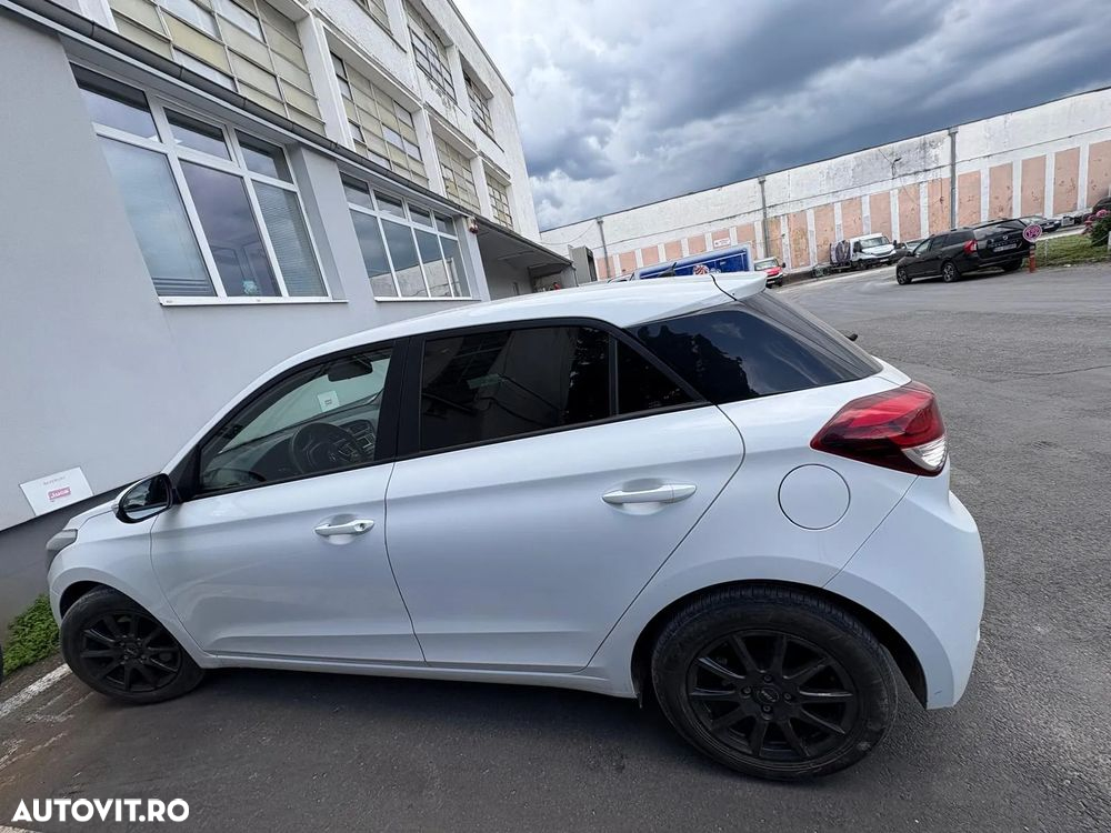 Hyundai i20 1.1 CRDi M/T Confort - 3