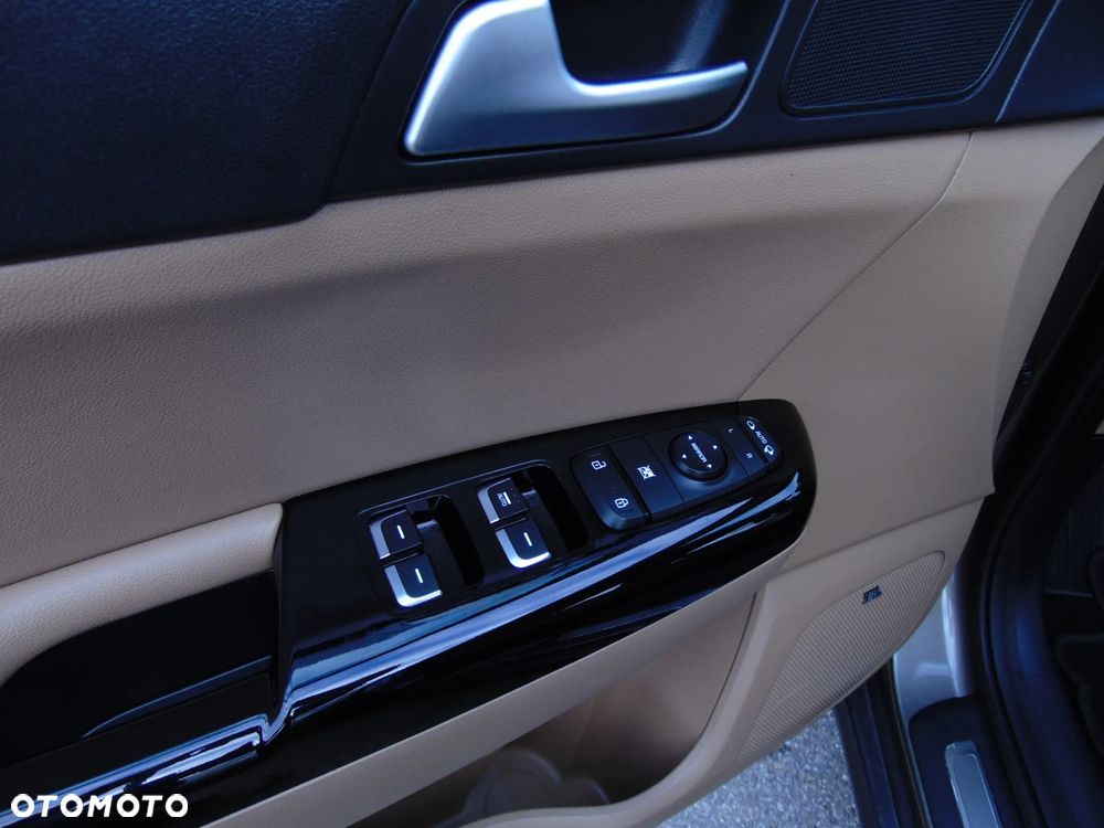 Kia Sportage 2,0 CRDI AWD Platinum - 24