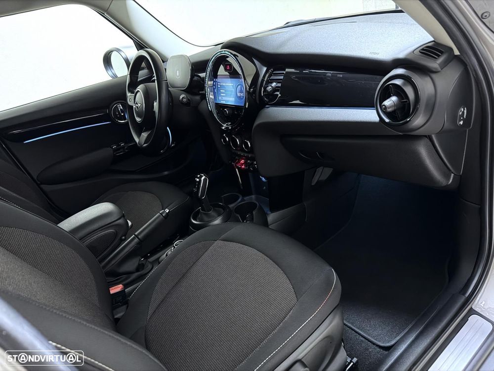 MINI 5 Portas Cooper Auto - 18