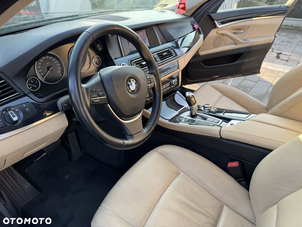 BMW Seria 5 520i Luxury Line - 10