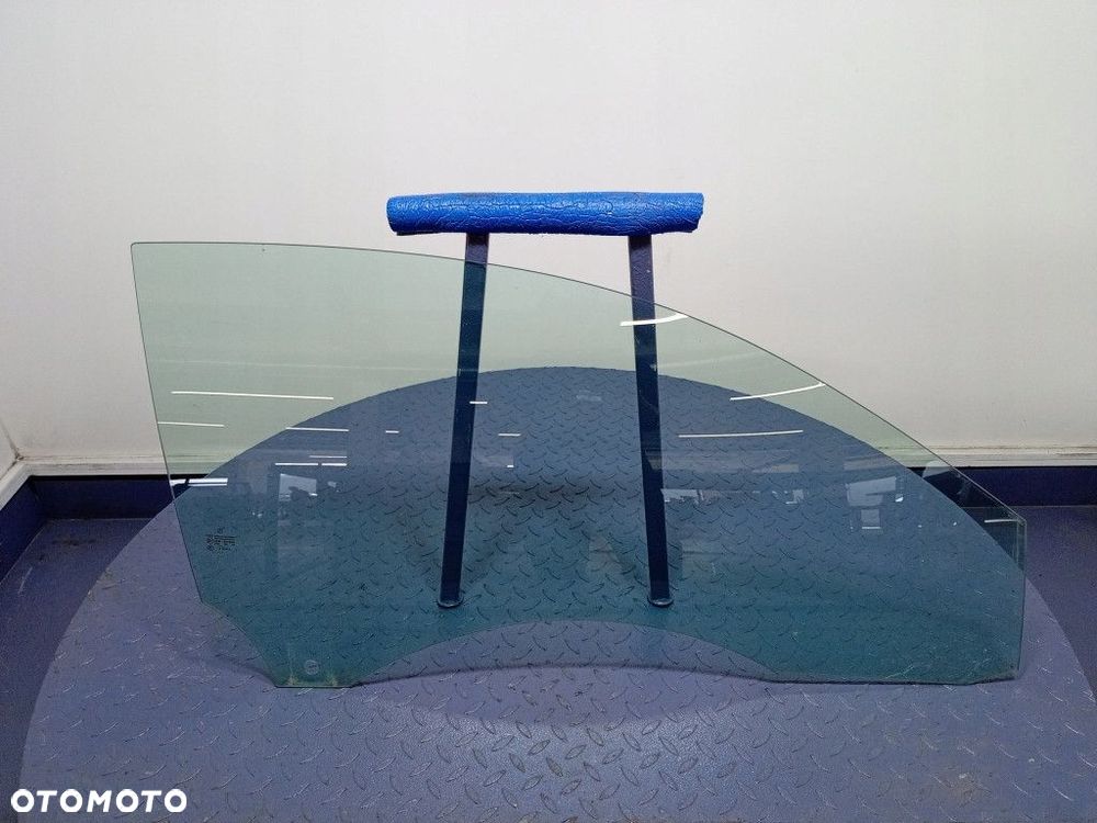 MERCEDES CLK W209 SZYBA DRZWI PRZÓD PRAWA - 1