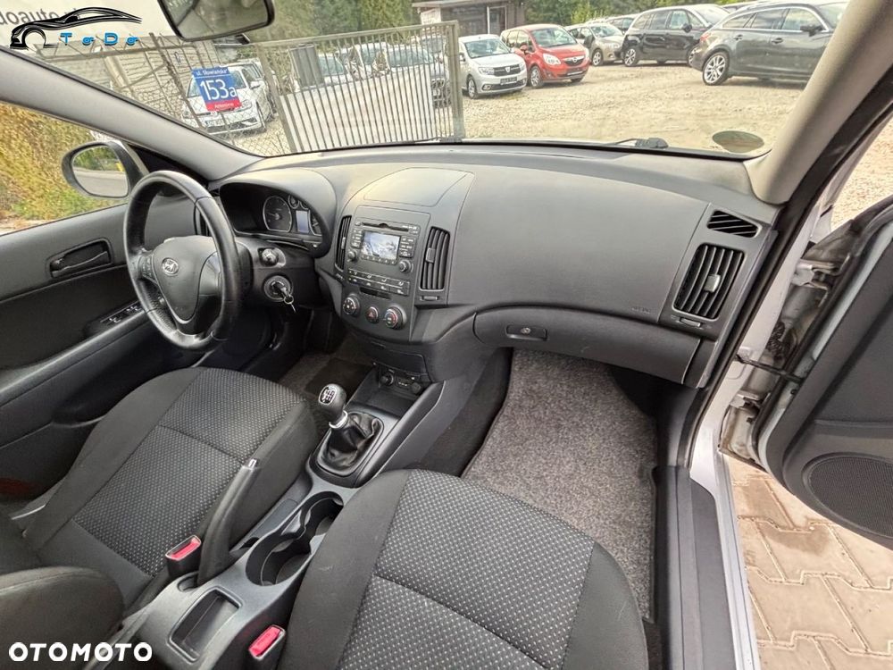 Hyundai i30 1.6 CRDi Comfort EU5 - 29