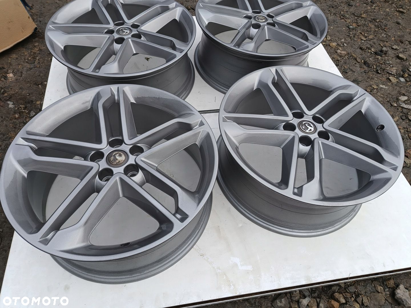 OPEL MOKKA Trax Biuic Felgi 19" 7.5J 5x105 ET 38 Grafit 95016099 JAK NOWE - 4