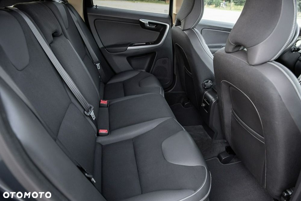 Volvo XC 60 2.4D AWD Summum - 9