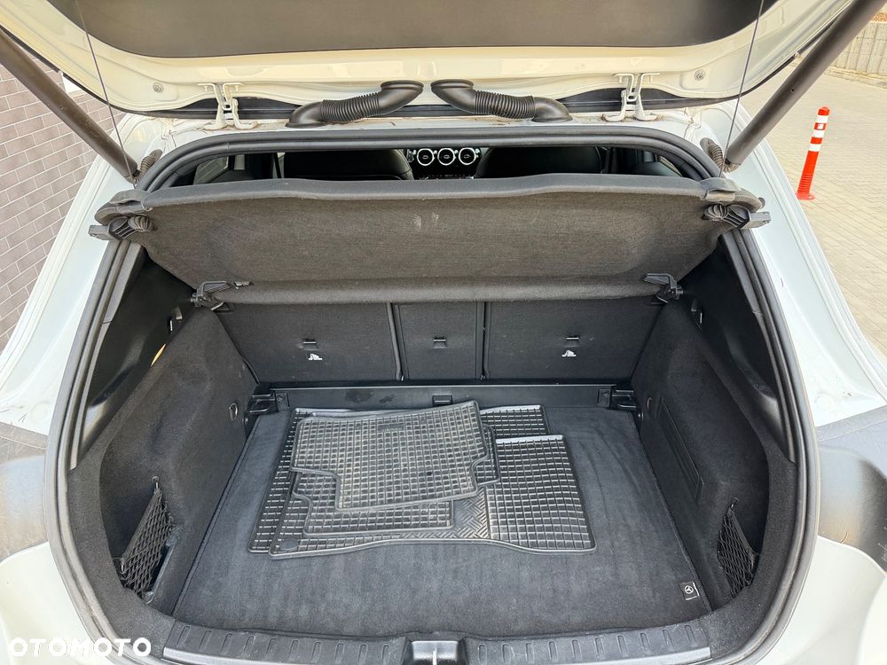 Mercedes-Benz GLA 200 AMG Line - 34