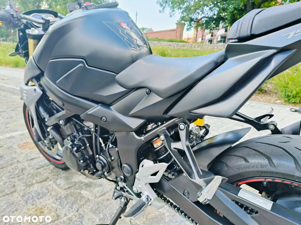 Suzuki GSR - 6
