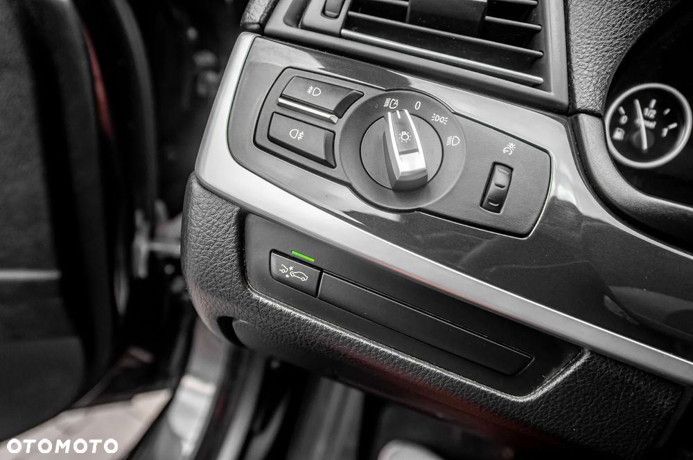 BMW Seria 5 530d xDrive - 32