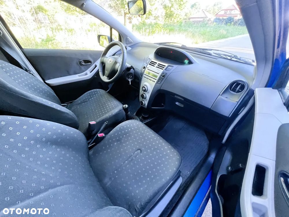 Toyota Yaris - 33