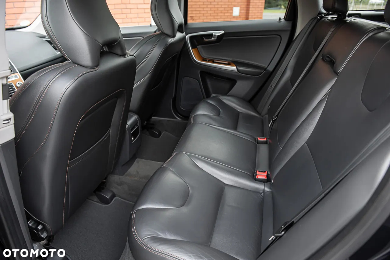Volvo XC 60 D3 Momentum Pro - 25