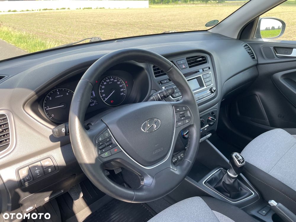 Hyundai i20 1.1 CRDi YES Silver - 12