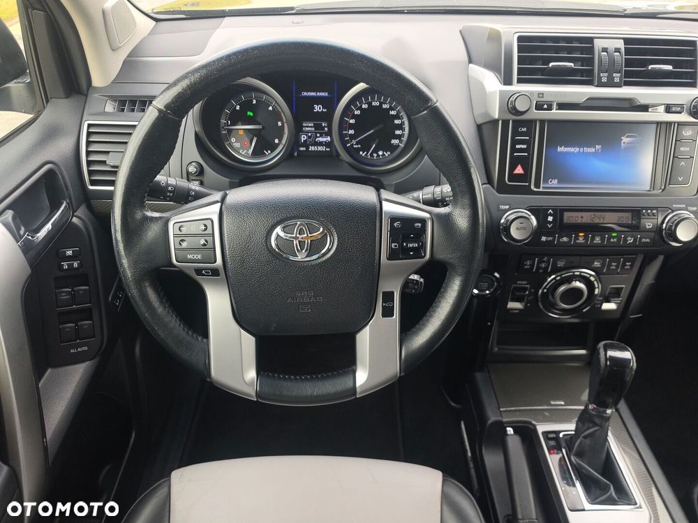 Toyota Land Cruiser - 11