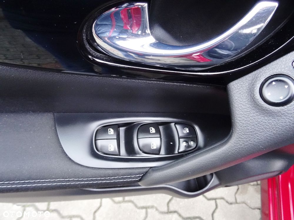 Nissan Qashqai 1.6 DCi N-Connecta - 19