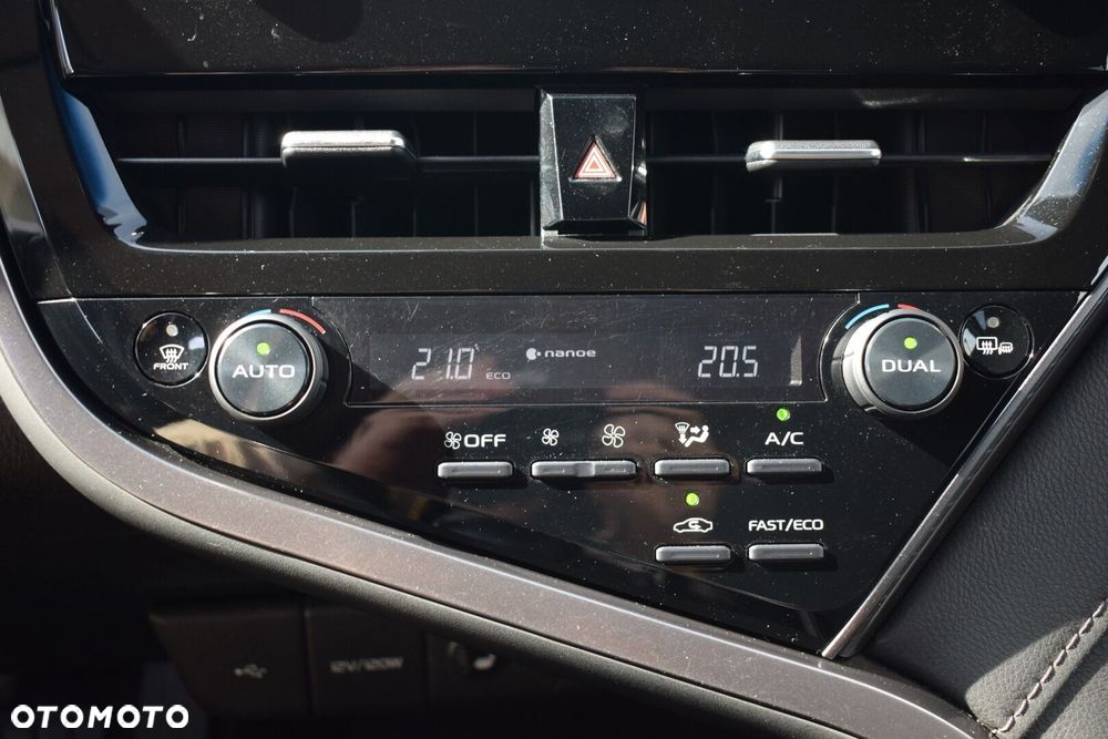 Toyota Camry 2.5 Hybrid Comfort CVT - 17
