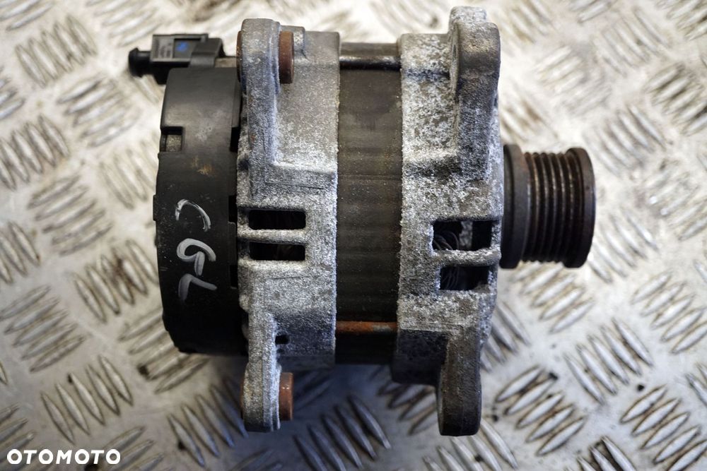ALTERNATOR A4 B8 2.0 TDI 04L903017E 150A AUDI 2007-2011 - 2