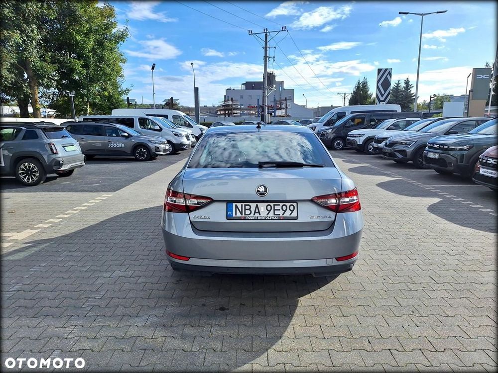 Skoda Superb 1.8 TSI Ambition DSG - 7