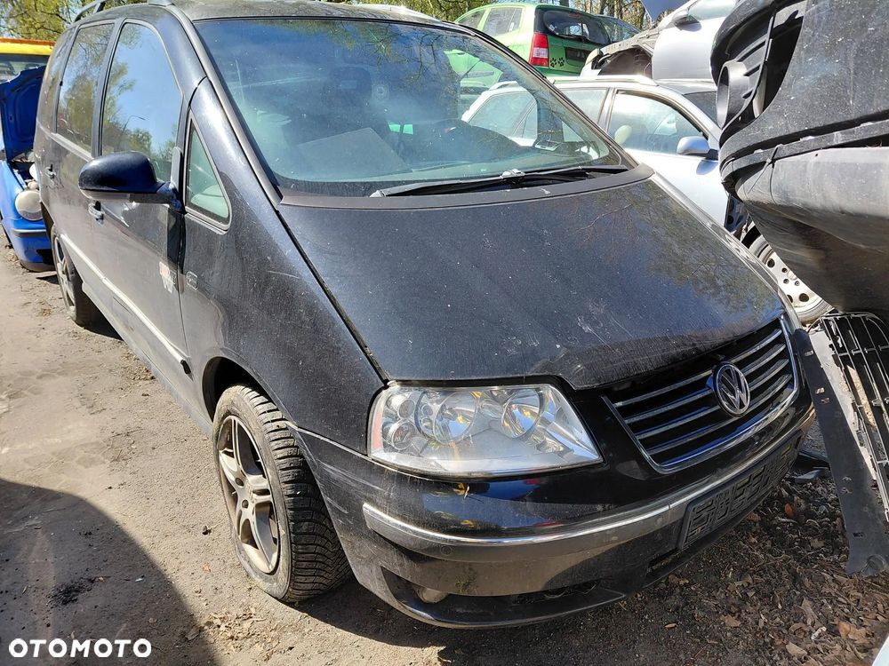 Na części: Volkswagen Sharan  Rok 2008 Pojemność 1968 Moc 103 kw Diesel - 1