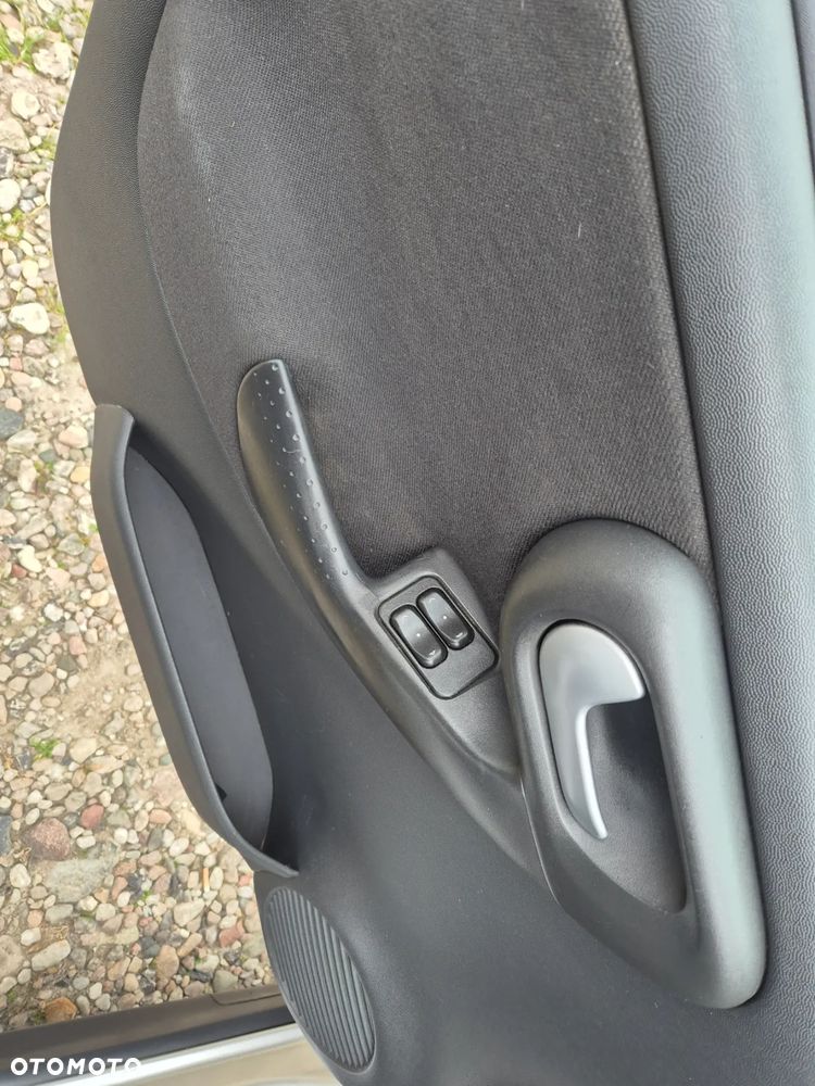 Opel Corsa - 16