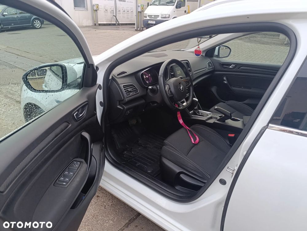 Renault Megane TCe 140 GPF EDC ZEN - 6