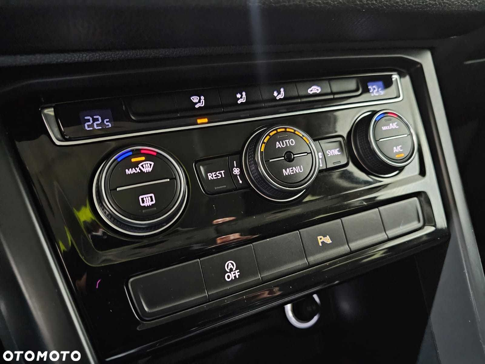 Volkswagen Touran - 15